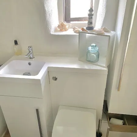 Idyllic Cornish Cottage, Superking Bed, Private Garden Dogs Welcome *